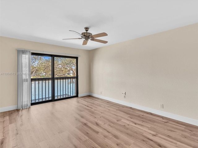 1193 NW 98th Ter 134, Pembroke Pines, FL 33024