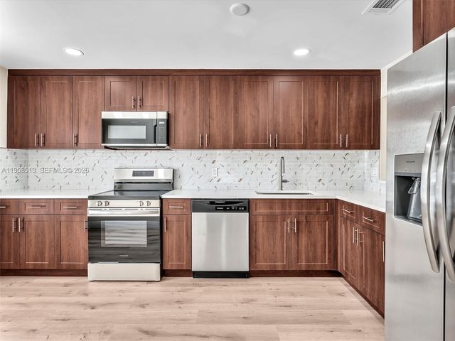 1193 NW 98th Ter 134, Pembroke Pines, FL 33024