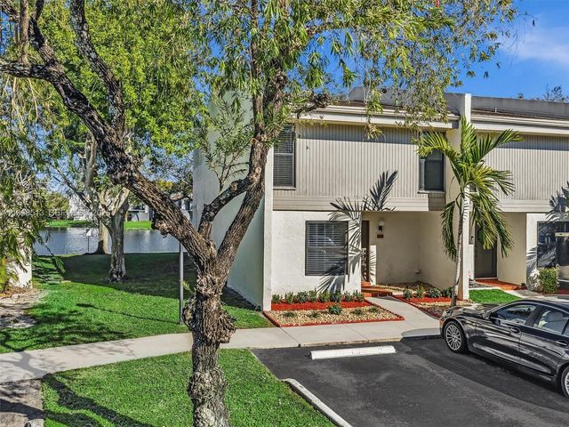 1193 NW 98th Ter 134, Pembroke Pines, FL 33024