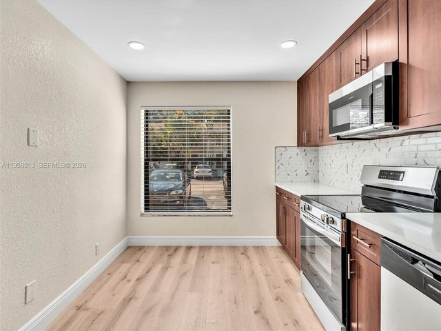 1193 NW 98th Ter 134, Pembroke Pines, FL 33024