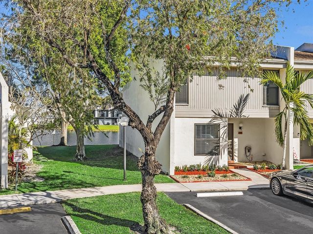 1193 NW 98th Ter 134, Pembroke Pines, FL 33024