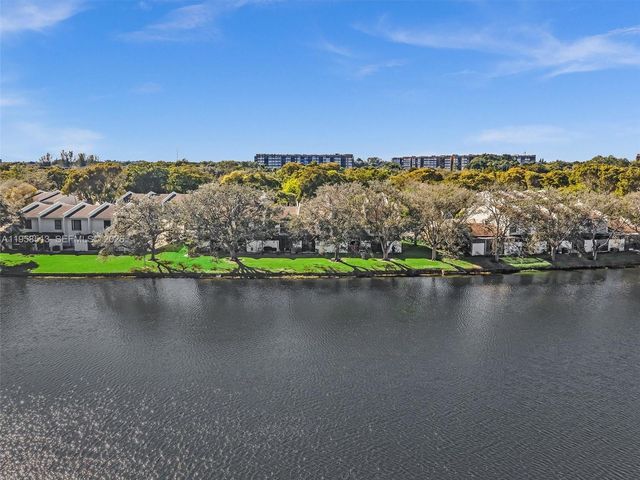 1193 NW 98th Ter 134, Pembroke Pines, FL 33024