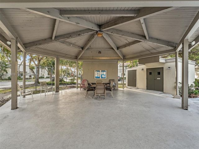 1193 NW 98th Ter 134, Pembroke Pines, FL 33024