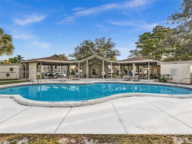 1193 NW 98th Ter 134, Pembroke Pines, FL 33024