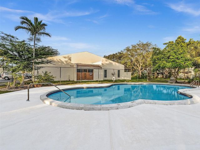 1193 NW 98th Ter 134, Pembroke Pines, FL 33024