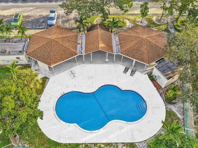 1193 NW 98th Ter 134, Pembroke Pines, FL 33024