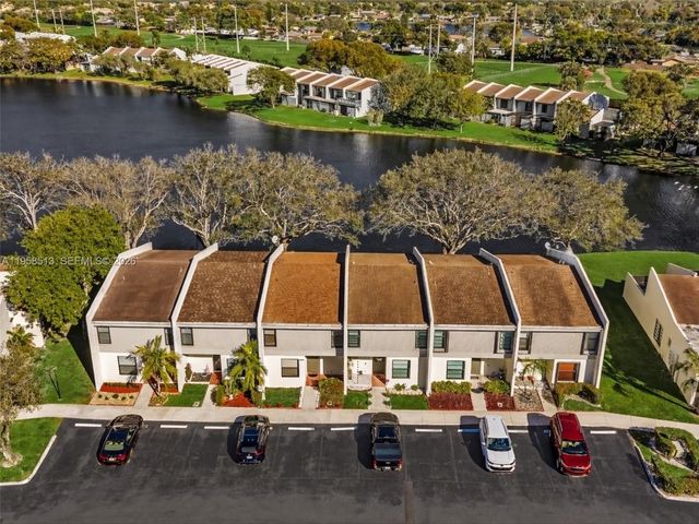 1193 NW 98th Ter 134, Pembroke Pines, FL 33024