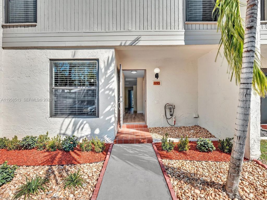 1193 NW 98th Ter 134, Pembroke Pines, FL 33024