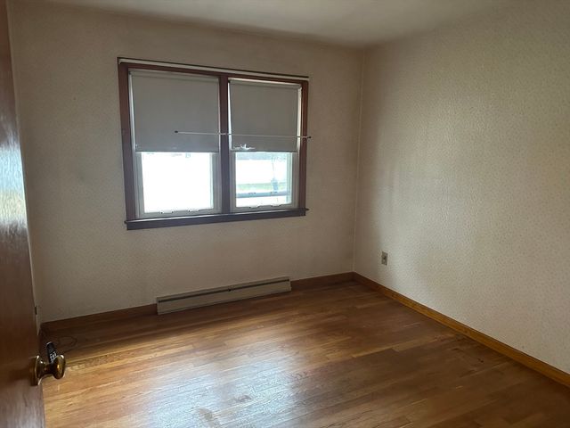 19 Westminster St, East Longmeadow, MA 01028