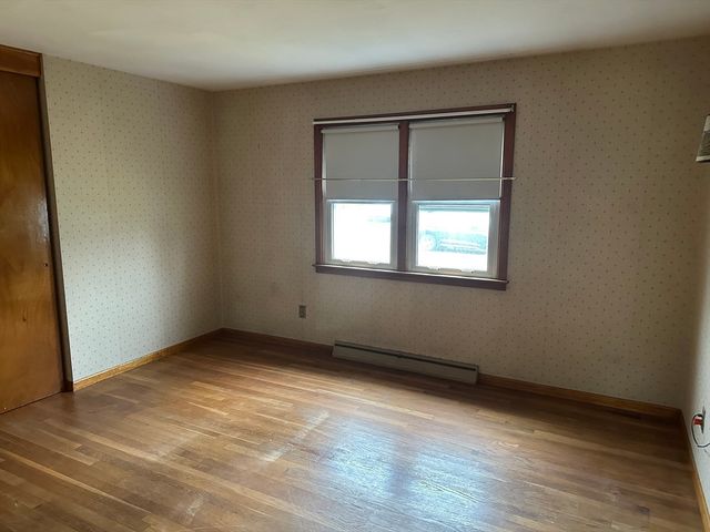 19 Westminster St, East Longmeadow, MA 01028