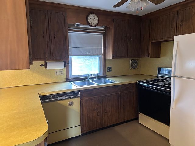 19 Westminster St, East Longmeadow, MA 01028