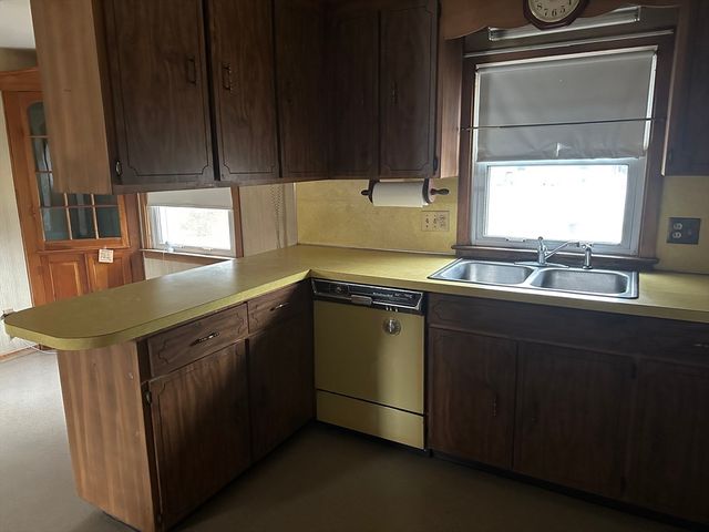 19 Westminster St, East Longmeadow, MA 01028