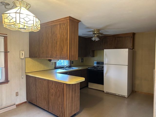 19 Westminster St, East Longmeadow, MA 01028