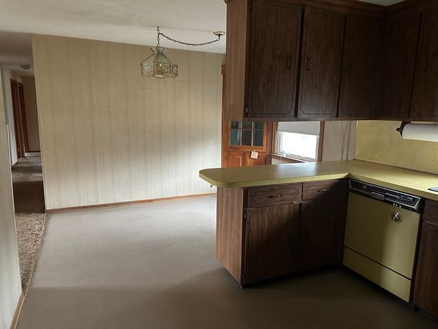 19 Westminster St, East Longmeadow, MA 01028