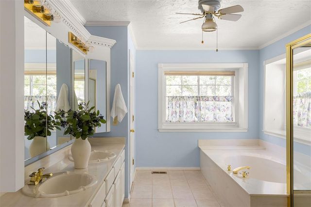 1009 Fox Hill Drive, Edmond, OK 73034