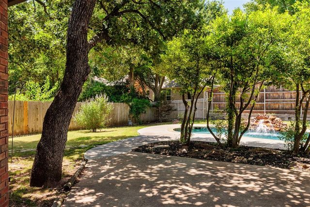 1009 Fox Hill Drive, Edmond, OK 73034