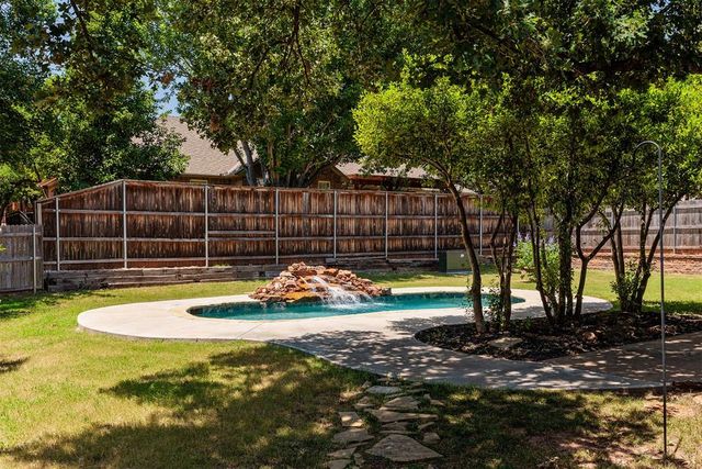 1009 Fox Hill Drive, Edmond, OK 73034