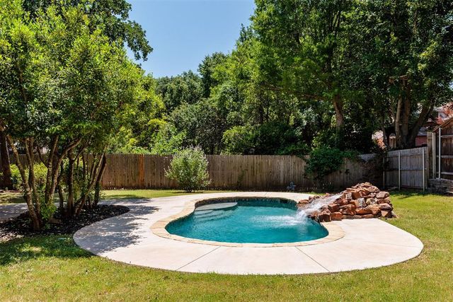 1009 Fox Hill Drive, Edmond, OK 73034