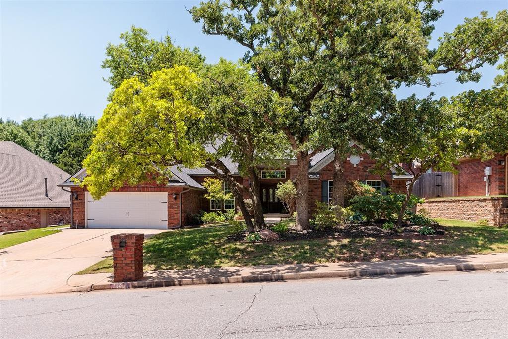 1009 Fox Hill Drive, Edmond, OK 73034