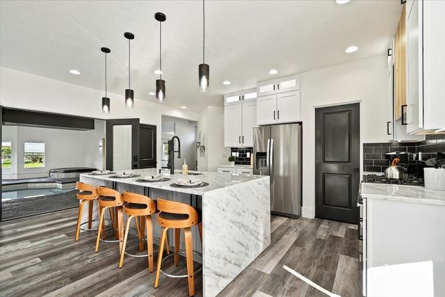 2095 N Meridian Rd, Eagle, ID 83616