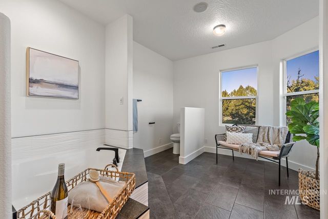 2095 N Meridian Rd, Eagle, ID 83616