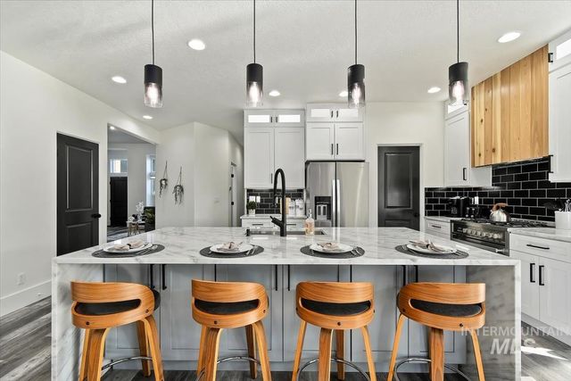 2095 N Meridian Rd, Eagle, ID 83616