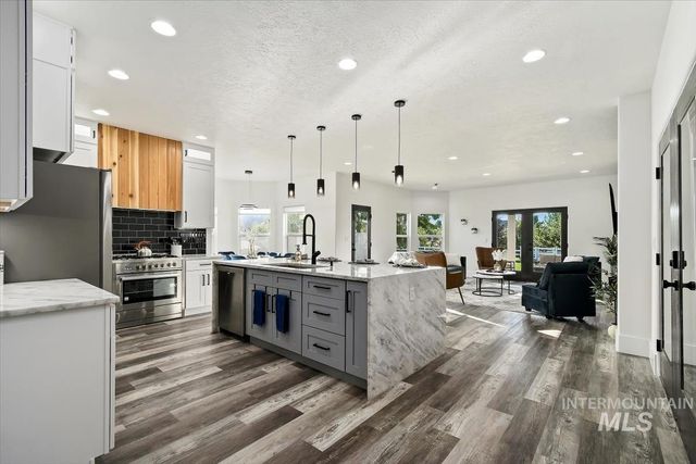 2095 N Meridian Rd, Eagle, ID 83616