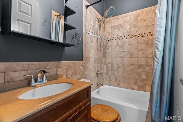 5462 Christy Avenue, St Louis, MO 63116
