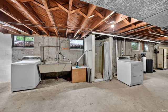 24701 CR 20 Road, Elkhart, IN 46517