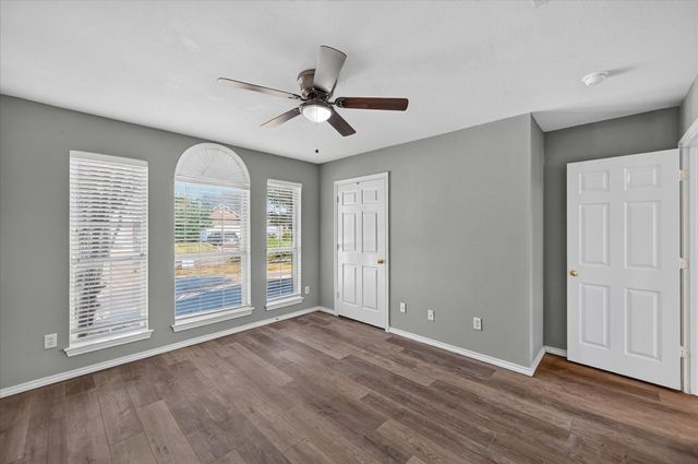 352 Mesquite Hill Drive, Arlington, TX 76002