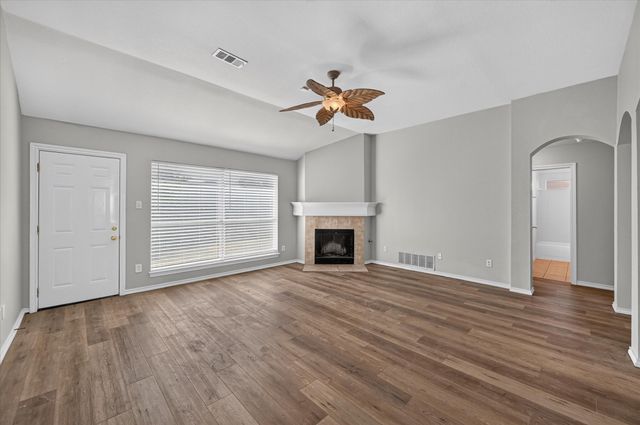 352 Mesquite Hill Drive, Arlington, TX 76002