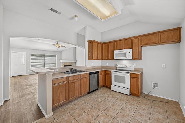 352 Mesquite Hill Drive, Arlington, TX 76002