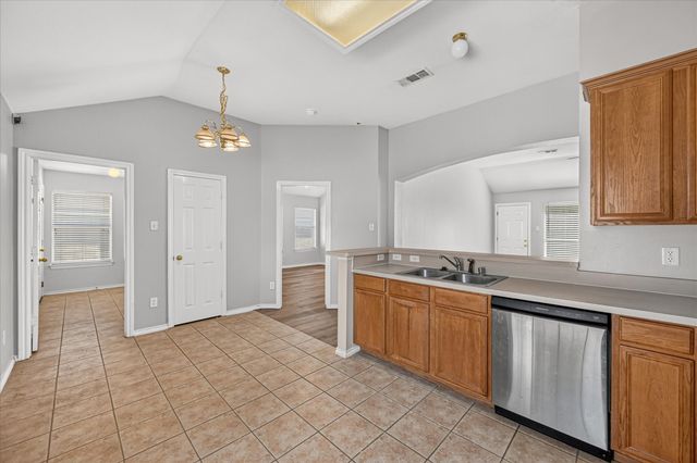 352 Mesquite Hill Drive, Arlington, TX 76002