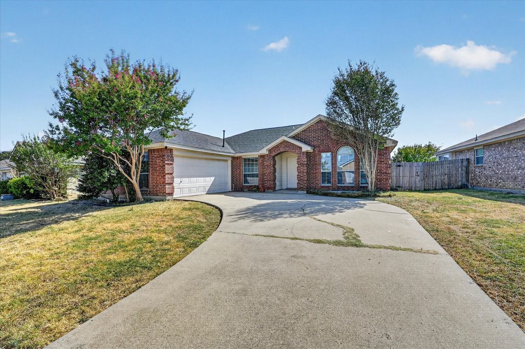 352 Mesquite Hill Drive, Arlington, TX 76002