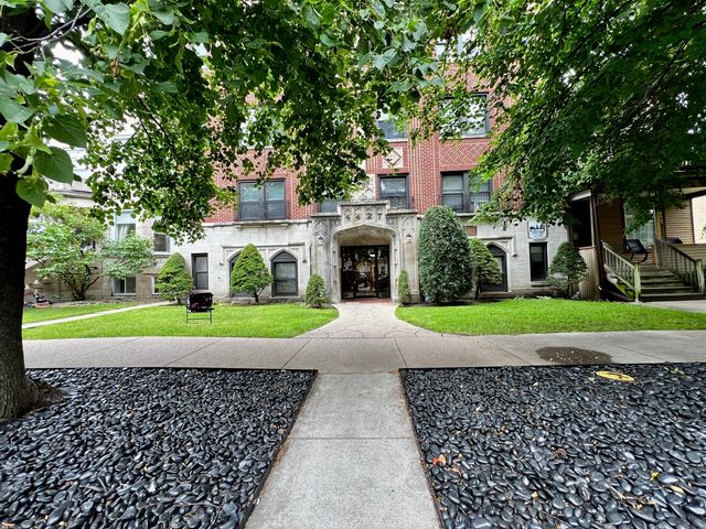 4427 N Seeley Avenue 214, Chicago, IL 60625