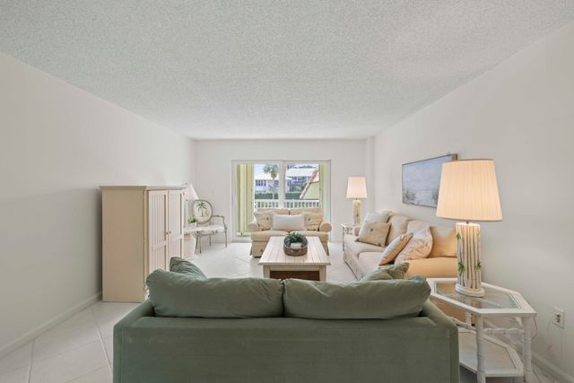 951 De Soto Road 232, Boca Raton, FL 33432