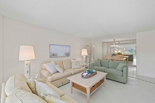 951 De Soto Road 232, Boca Raton, FL 33432