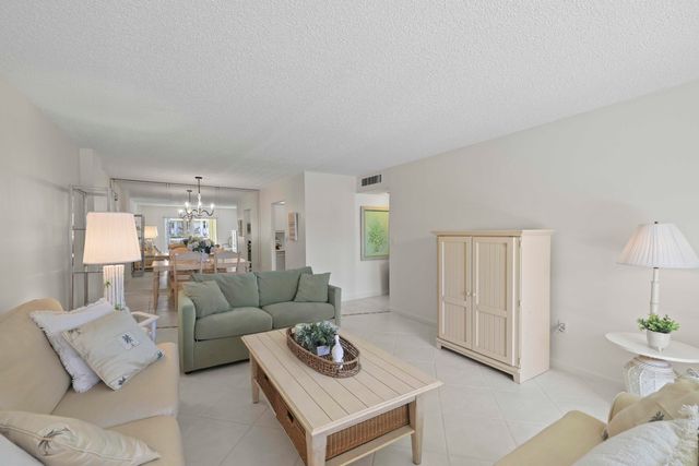 951 De Soto Road 232, Boca Raton, FL 33432