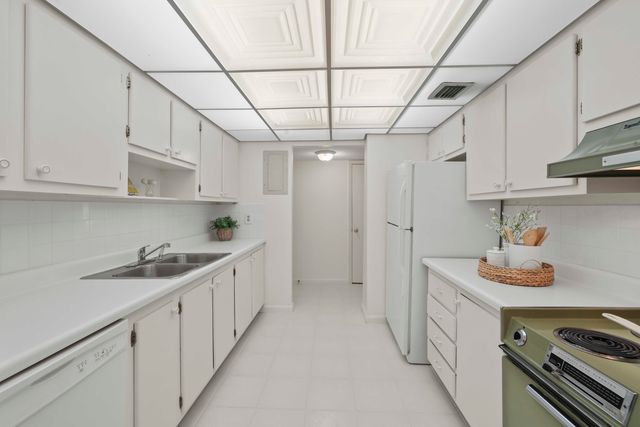 951 De Soto Road 232, Boca Raton, FL 33432
