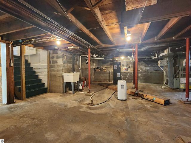 121 W Hazel Street, St Louis, MI 48880