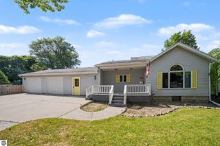 121 W Hazel Street, St Louis, MI 48880