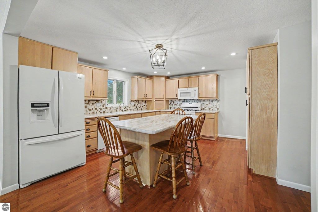 Image 12 of property listing at 121 W Hazel Street, St Louis, MI 48880