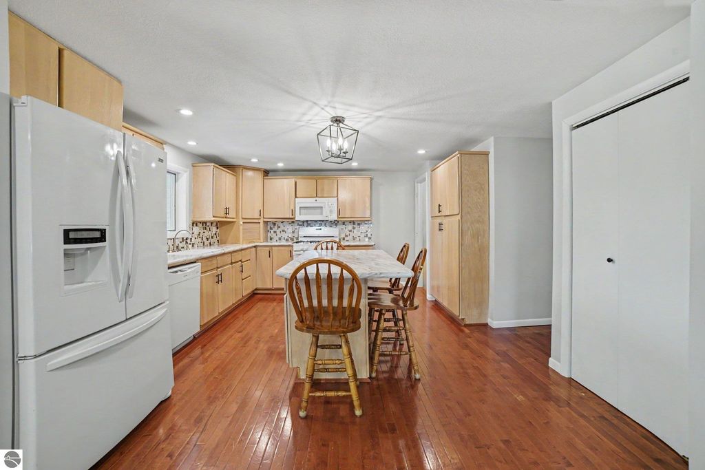 Image 13 of property listing at 121 W Hazel Street, St Louis, MI 48880