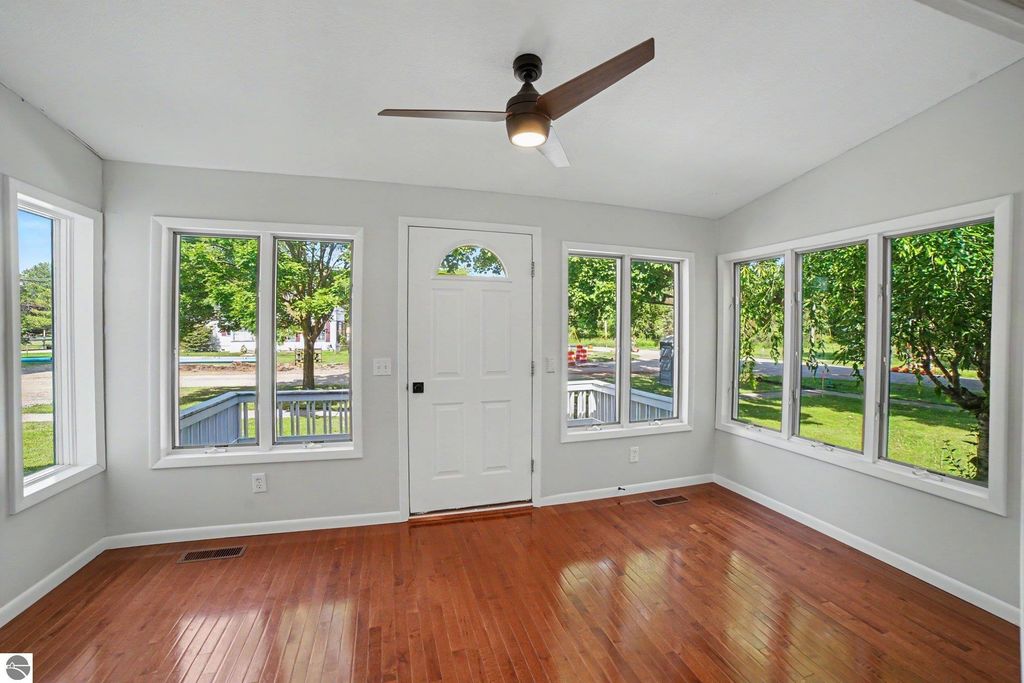Image 7 of property listing at 121 W Hazel Street, St Louis, MI 48880