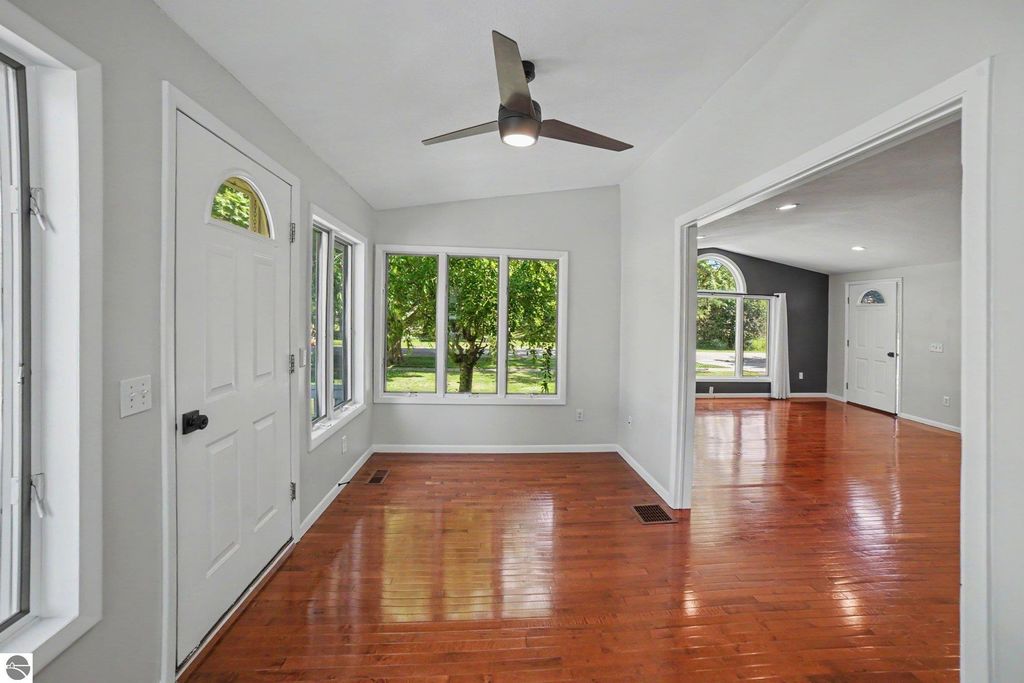 Image 8 of property listing at 121 W Hazel Street, St Louis, MI 48880