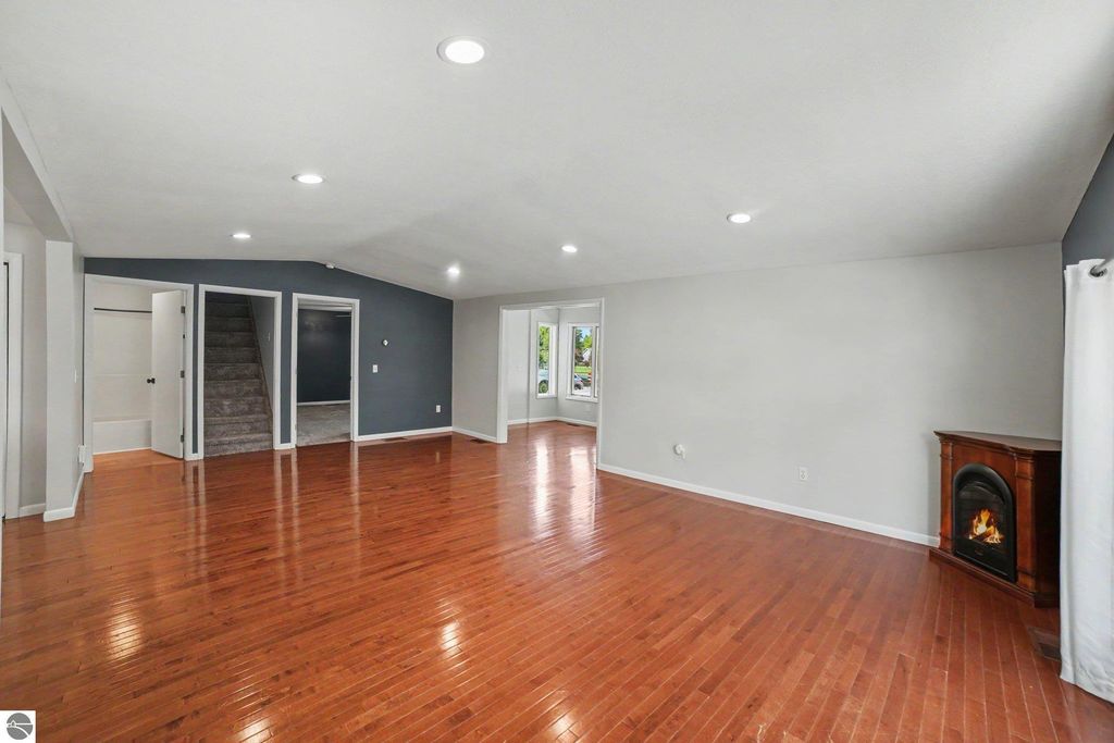 Image 9 of property listing at 121 W Hazel Street, St Louis, MI 48880