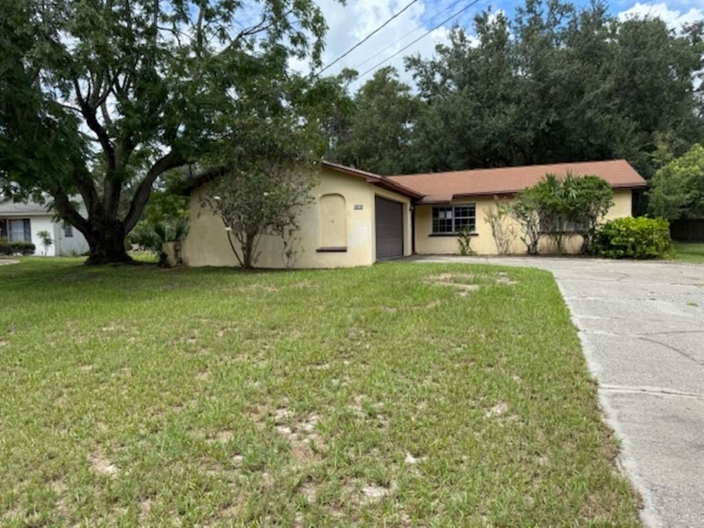 1639 SPRING LAKE ROAD, Fruitland Park, FL 34731
