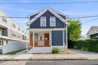 883 Grinnell St, Fall River, MA 02721