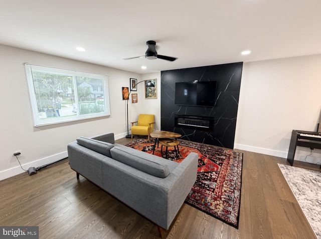 8107 BROWN CT, Alexandria, VA 22306
