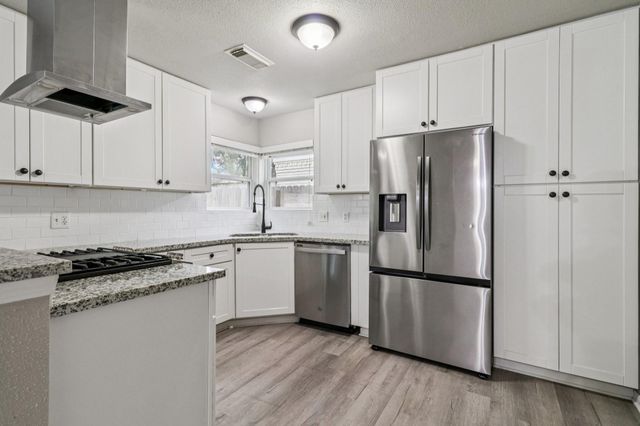 10647 Hazelhurst Drive, Houston, TX 77043